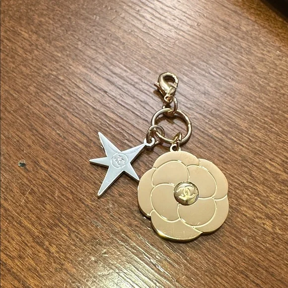 Chanel beauty charm - Picture 2 of 3